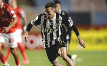 Bernard em campo pelo Atlético