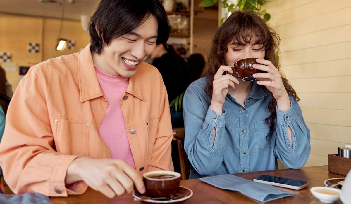 Chineses descobrindo o café