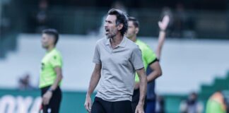 Eduardo Dominguez em campo pelo Atlético
