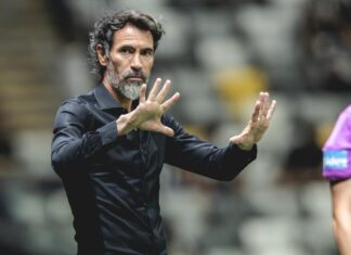 Treinador Eduardo Dominguez do Atlético