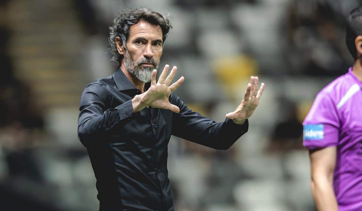 Treinador Eduardo Dominguez do Atlético