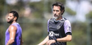 Hulk em treino com Eduardo Dominguez no Galo
