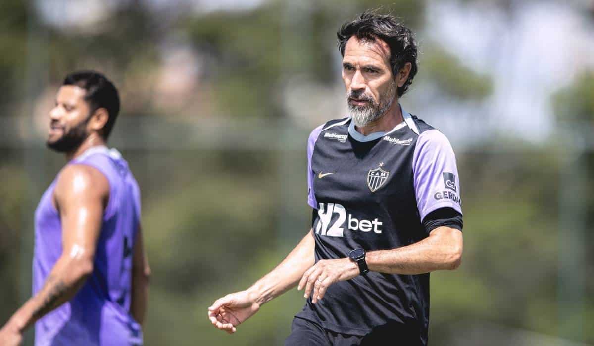 Hulk em treino com Eduardo Dominguez no Galo