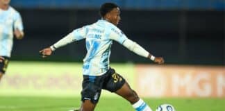 Gabriel Mec jogando pelo Grêmio