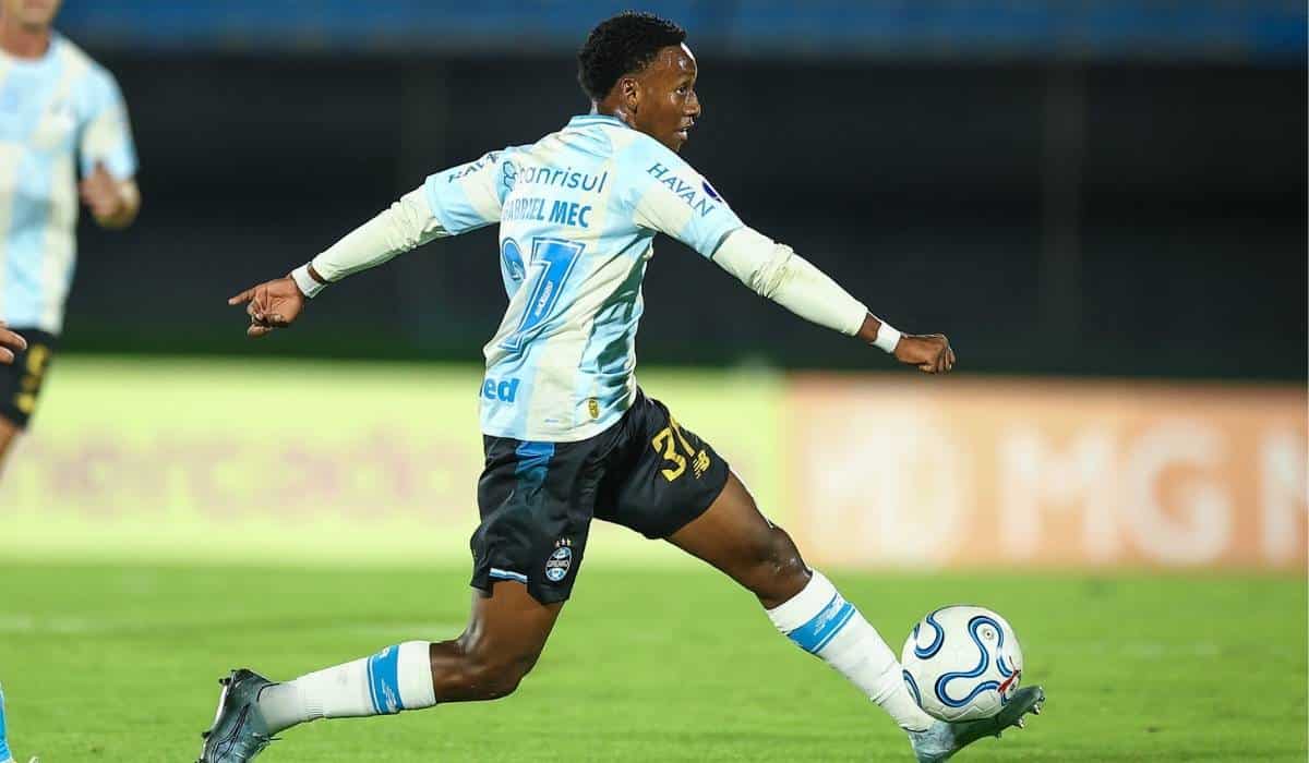 Gabriel Mec jogando pelo Grêmio