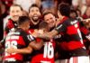 Paquetá e outros jogadores do Flamengo comemorando