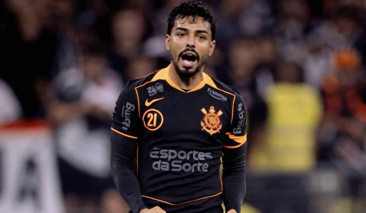 Matheus Bidu em campo pelo Corinthians