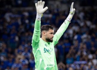Matheus Cunha no Cruzeiro em jogo na Libertadores