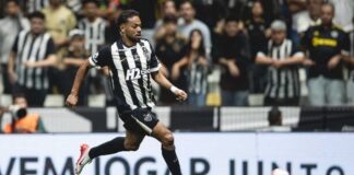 Renan Lodi em campo