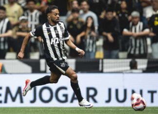 Renan Lodi em campo