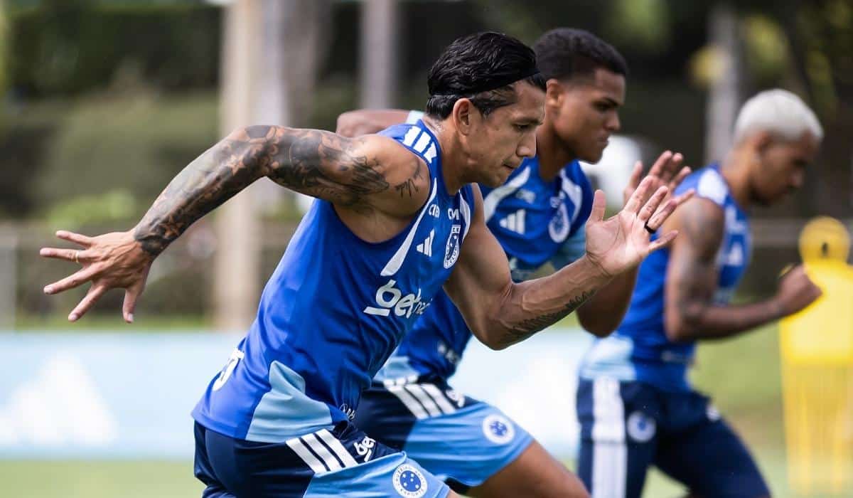 Jogadores do Cruzeiro em dia de treino
