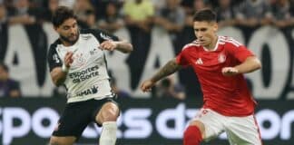 Yuri Alberto em campo em Corinthians e Internacional