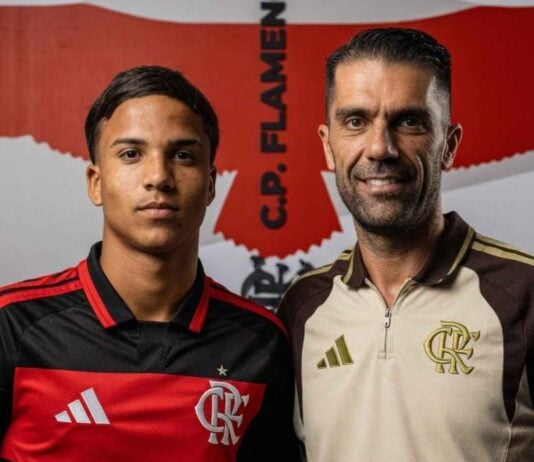 Jogador Cristian Araújo assina com o Flamengo