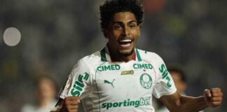O jogador Luighi, da SE Palmeiras, comemora seu gol