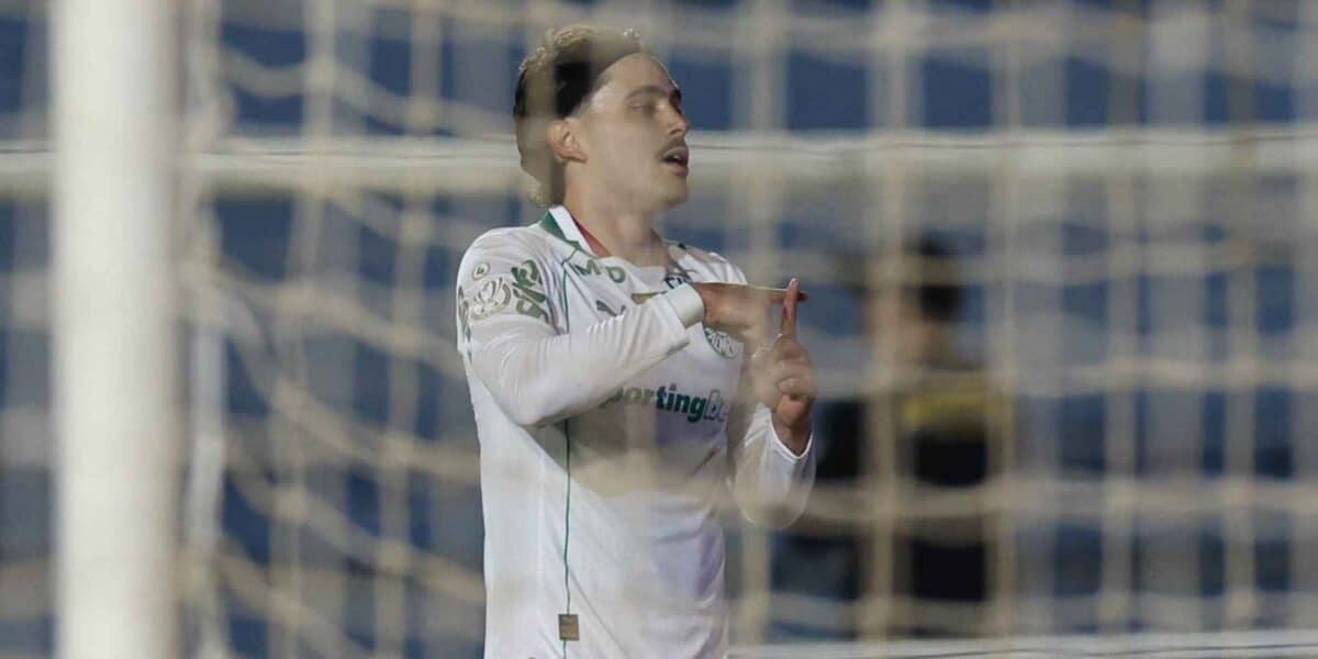 O jogador Mauricio, da SE Palmeiras, comemora seu gol