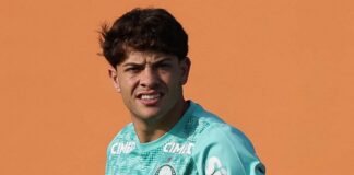 O jogador Agustín Giay, da SE Palmeiras, durante treinamento