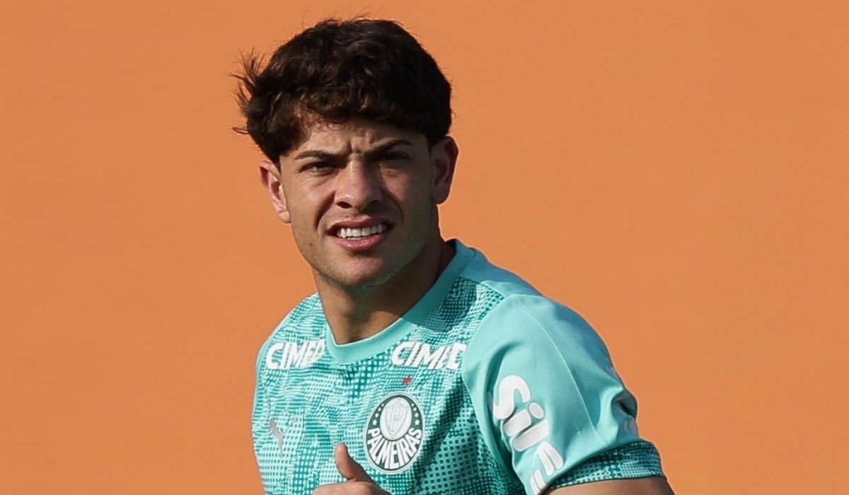 O jogador Agustín Giay, da SE Palmeiras, durante treinamento