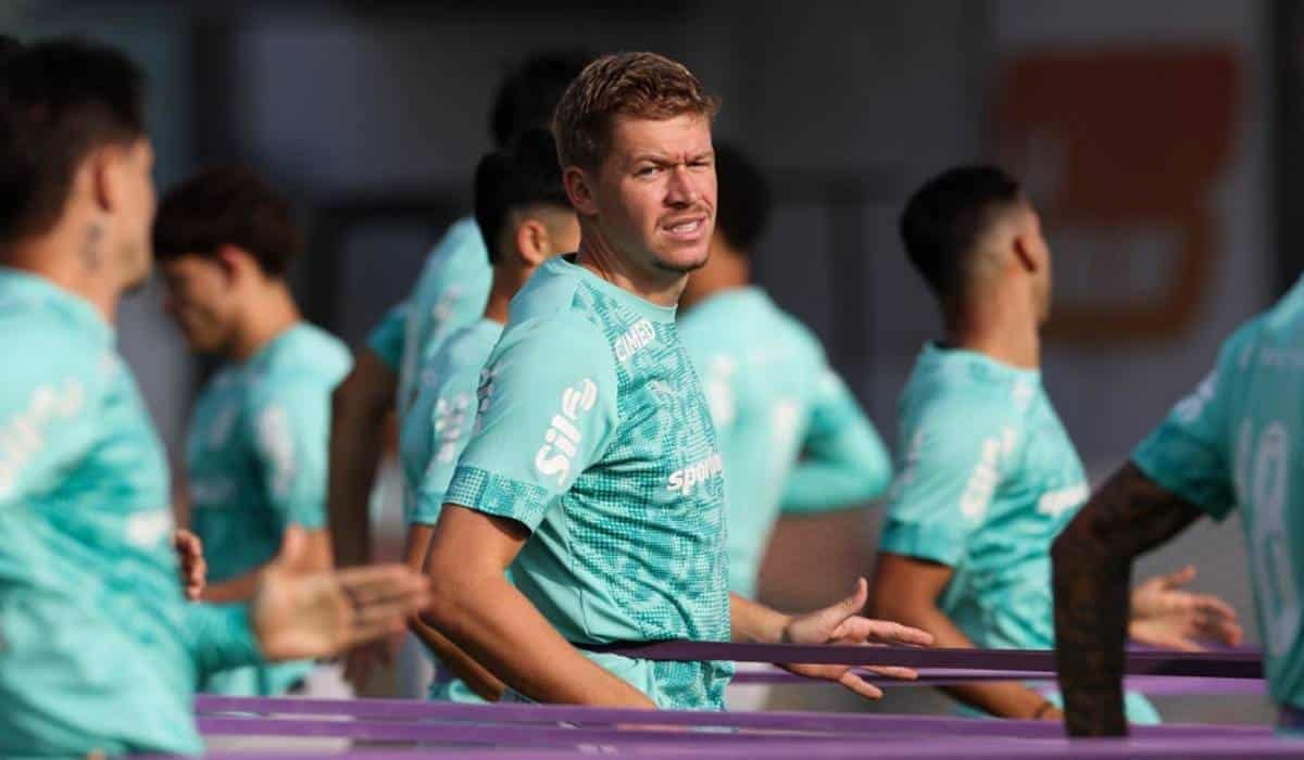 O jogador Bruno Fuchs, da SE Palmeiras, durante treinamento
