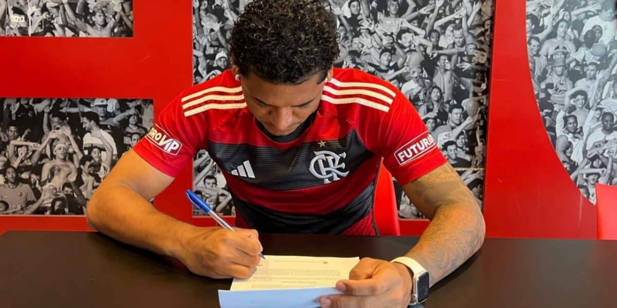 Rayan Lucas assina contrato
