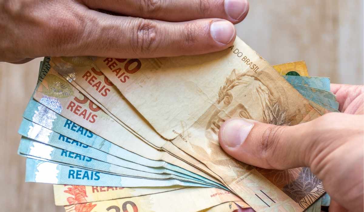 Dinheiro: novo salário mínimo no Brasil