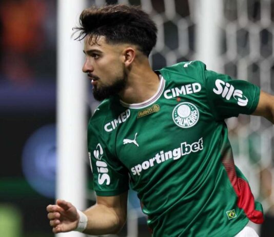 O jogador Flaco López