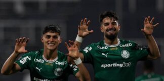 O jogador Ramón Sosa, da SE Palmeiras com Flaco López