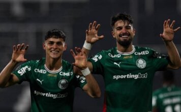 O jogador Ramón Sosa, da SE Palmeiras com Flaco López