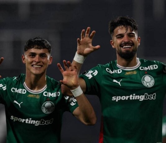O jogador Ramón Sosa, da SE Palmeiras com Flaco López