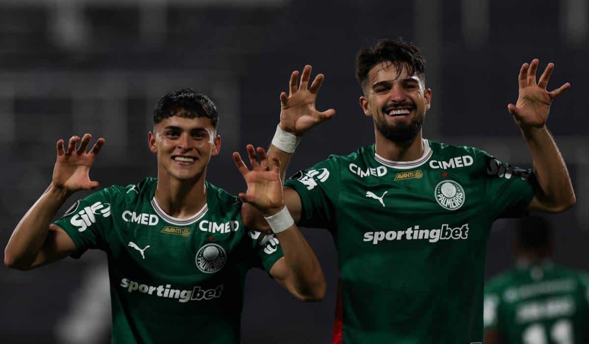 O jogador Ramón Sosa, da SE Palmeiras com Flaco López