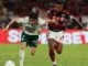 O jogador Agustín Giay e Bruno Henrique