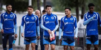 Treino do Cruzeiro no CT do Colo-Colo, em Santiago