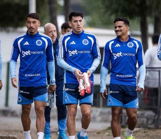 Treino do Cruzeiro no CT do Colo-Colo, em Santiago