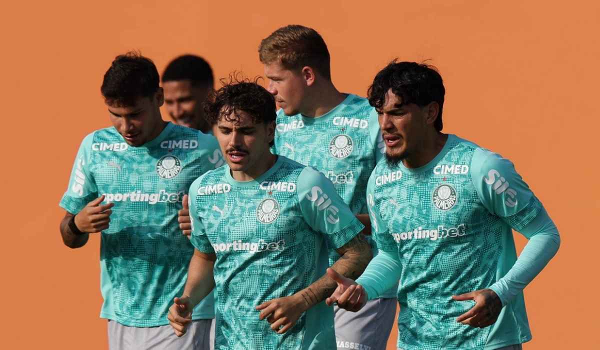 jogadores do palmeiras em treinamento