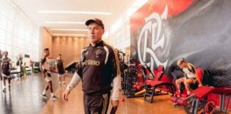 Leonardo Jardim em treino