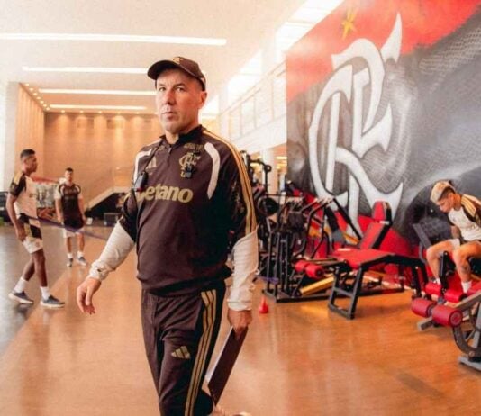 Leonardo Jardim em treino
