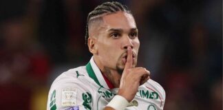 Paulinho comemora gol