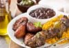 O alimento do prato brasileiro em que Minas virou líder nacional de produção em 2026 Comida brasileira espetinho churrasco feijão