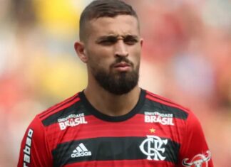 Jogador Léo Duarte