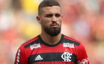 Jogador Léo Duarte