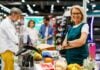 Supermercados. Caixa e cliente