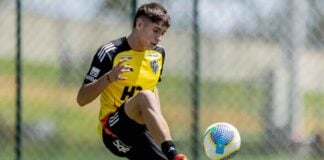 Atlético vê Ivan Román como ativo incômodo e mudança de rota está na mesa ivan roman atlético