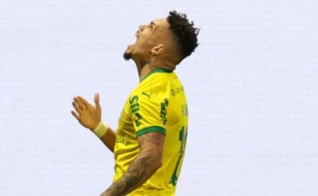Paulinho após gol no Palmeiras
