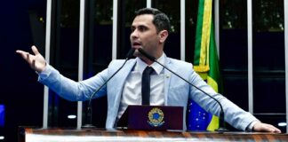 Em discurso, à tribuna, senador Cleitinho (Republicanos-MG).
