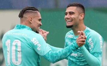 Paulinho e Andreas Pereira em treino