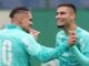 Paulinho e Andreas Pereira em treino