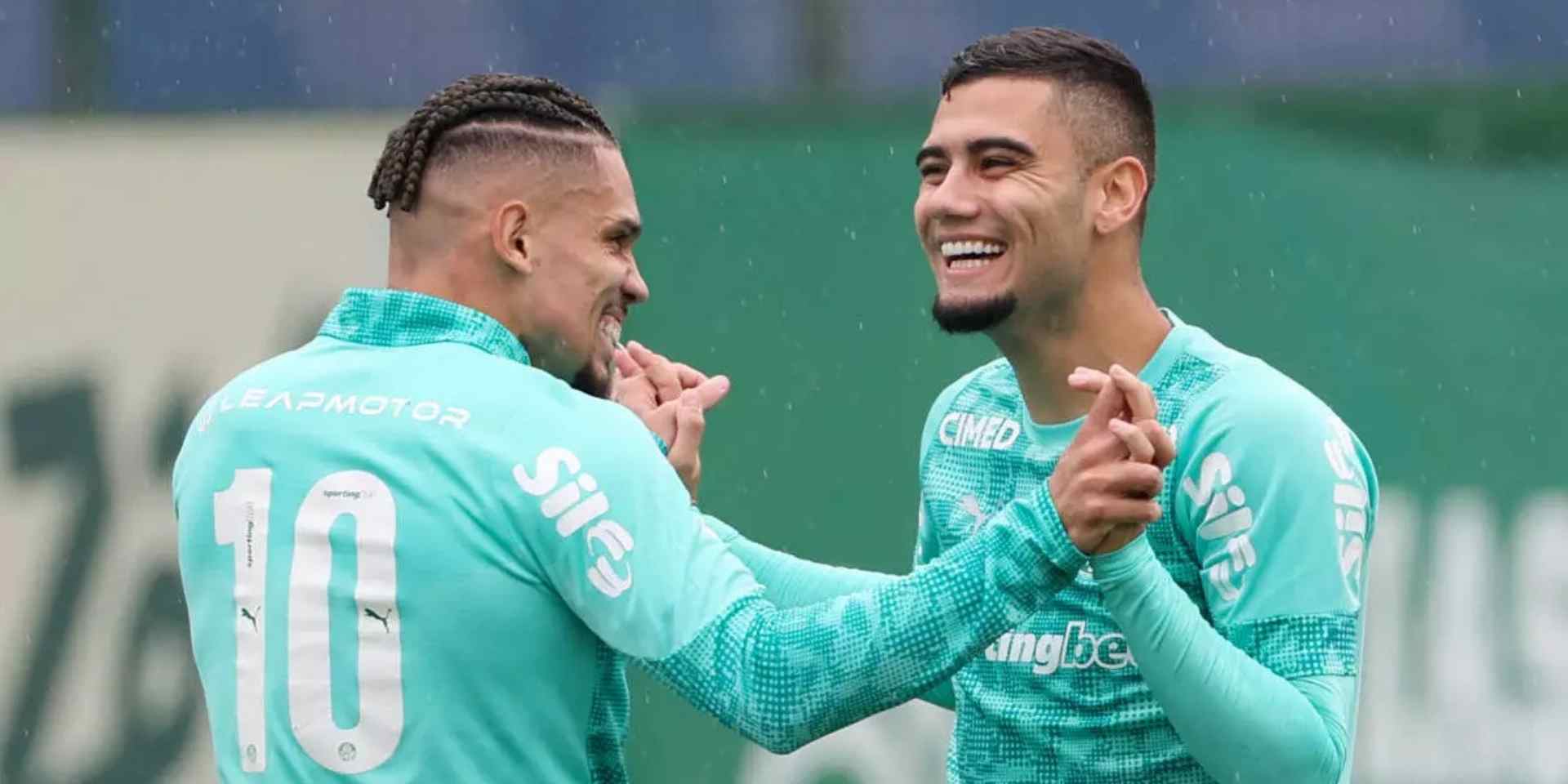 Paulinho e Andreas Pereira em treino