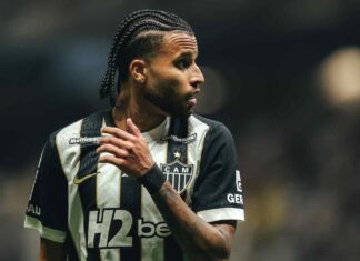 Alexander em jogo do Atlético