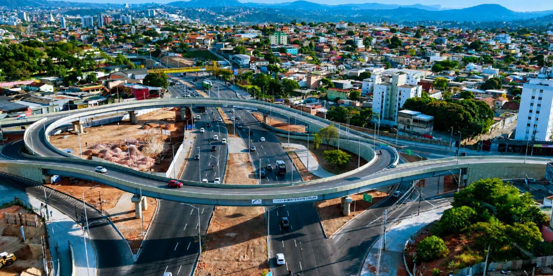 Trincheira gigante e novos viadutos: Prefeitura de BH tem obras por toda a capital para destravar o trânsito